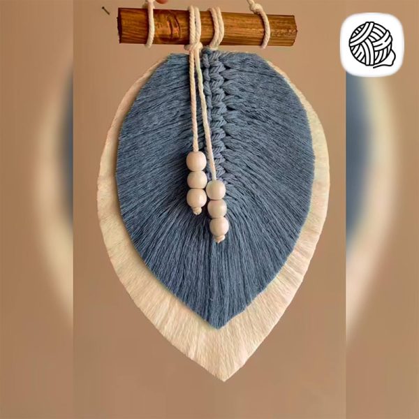 دیوار کوب آویز مکرومه مدل 2 برگ با آویز چوبی - فروشگاه مکرومه